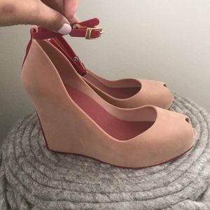 Melissa tan & red ankle strap wedges